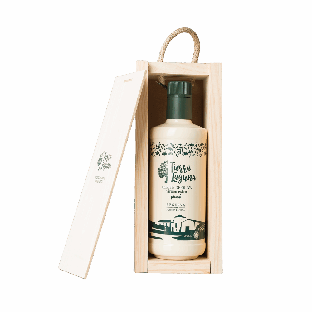 Estuche de madera Tierra Laguna con botella de AOVE Picual de 500 ml.